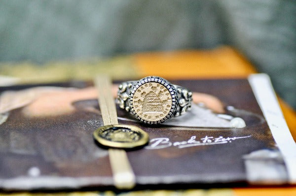 Bee Hive Latin Motto Fleur De Lis Signet Ring - Backtozero B20 - 12f, 12mm, 12mm ring, 925 Silver, accessory, bee, Fleur de Lis, hard work, him, hive, Intaglio, Intaglio ring, jewelry, latin, latin motto, Message, ring, seal, seal ring, signet, size 10, size 11, size 8, size 9, wax seal, wax seal stamp, work hard