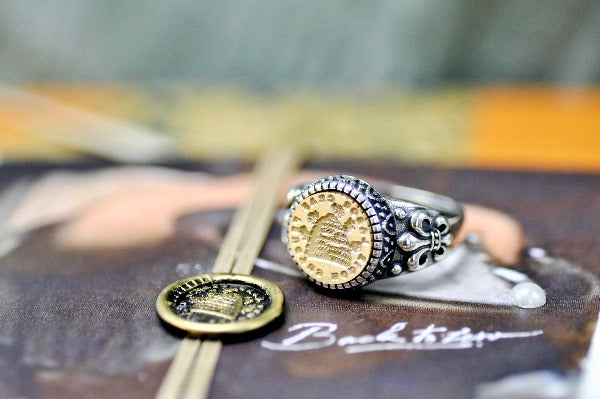 Bee Hive Latin Motto Fleur De Lis Signet Ring - Backtozero B20 - 12f, 12mm, 12mm ring, 925 Silver, accessory, bee, Fleur de Lis, hard work, him, hive, Intaglio, Intaglio ring, jewelry, latin, latin motto, Message, ring, seal, seal ring, signet, size 10, size 11, size 8, size 9, wax seal, wax seal stamp, work hard