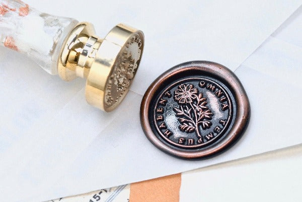 Daisy Latin Motto Wax Seal Stamp | S - Backtozero B20 - antique, Botanical, daisy, Flower, latin, latin motto, Message, Retro, Signature, signaturehandle, time