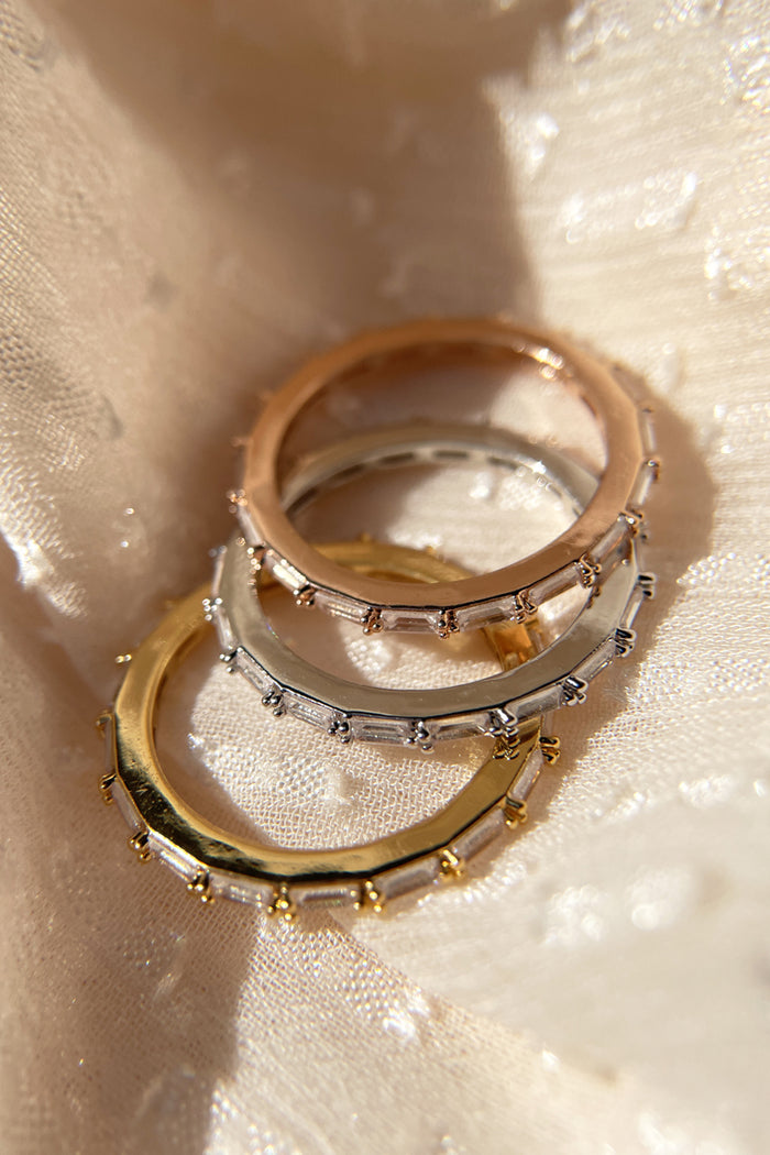 Dione Ring