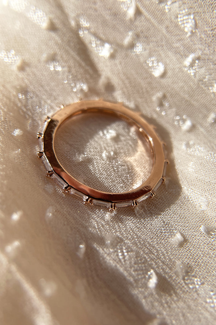 Dione Ring