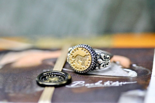 Dog Latin Motto Fleur De Lis Signet Ring - Backtozero B20 - 12f, 12mm, 12mm ring, 925 Silver, accessory, Ambitious, Fleur de Lis, him, Intaglio, Intaglio ring, jewelry, latin, latin motto, Message, motivation, ring, seal, seal ring, signet, size 10, size 11, size 8, size 9, wax seal, wax seal stamp