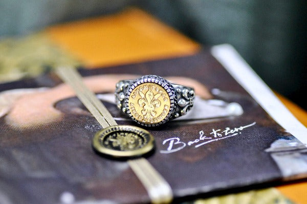 Fleur de Lis Latin Motto Fleur De Lis Signet Ring - Backtozero B20 - 12f, 12mm, 12mm ring, 925 Silver, accessory, conquer, Fleur de Lis, him, Intaglio, Intaglio ring, jewelry, latin, latin motto, Message, purity, ring, seal, seal ring, signet, size 10, size 11, size 8, size 9, wax seal, wax seal stamp