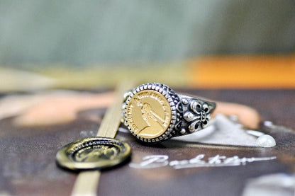 Hand Holding Arrow Latin Motto Fleur De Lis Signet Ring - Backtozero B20 - 12f, 12mm, 12mm ring, 925 Silver, accessory, Arrow, courage, destiny, Fleur de Lis, fortune, him, Intaglio, Intaglio ring, jewelry, latin, latin motto, Message, ring, seal, seal ring, signet, size 10, size 11, size 8, size 9, wax seal, wax seal stamp
