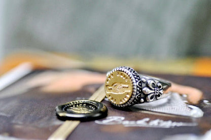 Handshake Latin Motto Fleur De Lis Signet Ring - Backtozero B20 - 12f, 12mm, 12mm ring, 925 Silver, accessory, Fleur de Lis, him, Intaglio, Intaglio ring, jewelry, latin, latin motto, Message, ring, seal, seal ring, signet, size 10, size 11, size 8, size 9, trust, wax seal, wax seal stamp