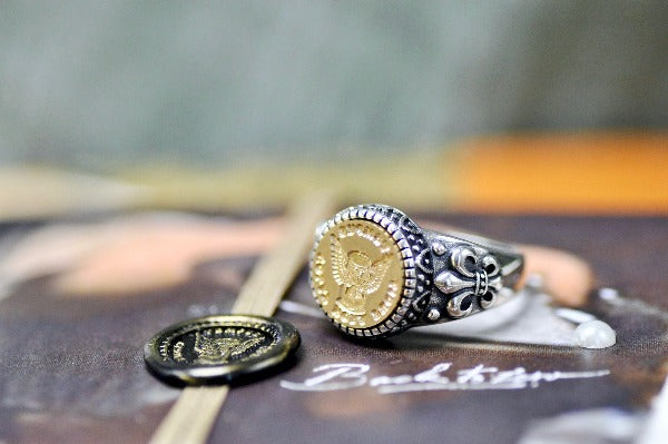 Hourglass Latin Motto Fleur De Lis Signet Ring - Backtozero B20 - 12f, 12mm, 12mm ring, 925 Silver, accessory, Fleur de Lis, him, Intaglio, Intaglio ring, jewelry, latin, latin motto, Message, ring, seal, seal ring, signet, size 10, size 11, size 8, size 9, time, wax seal, wax seal stamp