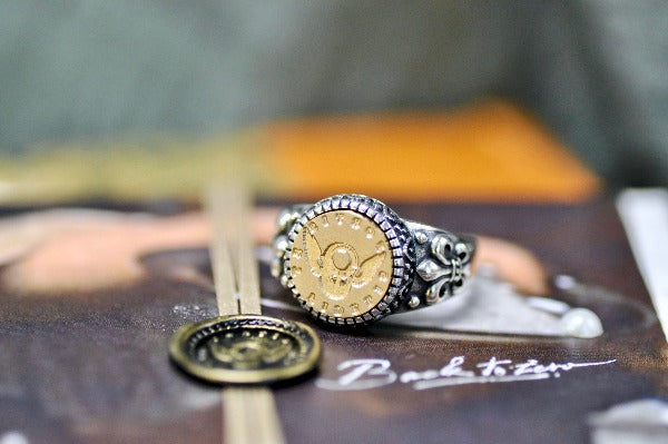 Lock with Wings Latin Motto Fleur De Lis Signet Ring - Backtozero B20 - 12f, 12mm, 12mm ring, 925 Silver, accessory, faith, faithful, Fleur de Lis, him, Intaglio, Intaglio ring, jewelry, latin, latin motto, loyalty, Message, ring, seal, seal ring, signet, size 10, size 11, size 8, size 9, trust, wax seal, wax seal stamp