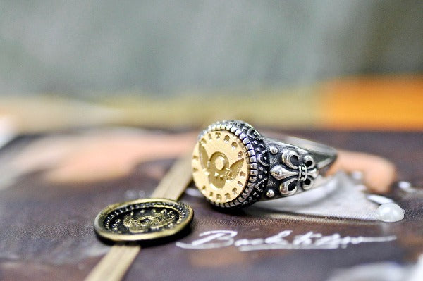 Lock with Wings Latin Motto Fleur De Lis Signet Ring - Backtozero B20 - 12f, 12mm, 12mm ring, 925 Silver, accessory, faith, faithful, Fleur de Lis, him, Intaglio, Intaglio ring, jewelry, latin, latin motto, loyalty, Message, ring, seal, seal ring, signet, size 10, size 11, size 8, size 9, trust, wax seal, wax seal stamp