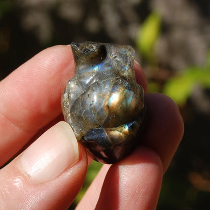 ONE 1.25" Labradorite Anatomical Heart Realistic Crystal Carving