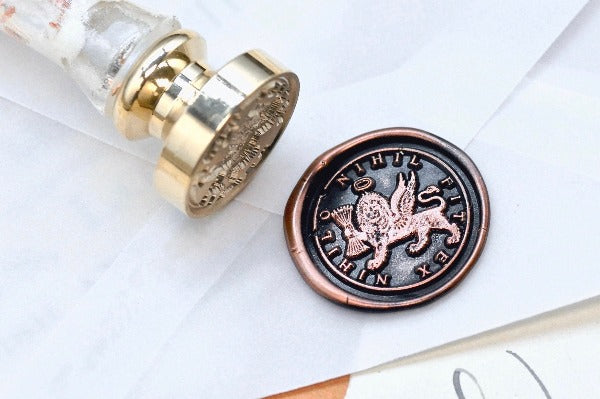 Winged Lion Latin Motto Wax Seal Stamp | S - Backtozero B20 - antique, Arrow, fortune, latin, latin motto, luck, Message, Retro, Signature, signaturehandle, success