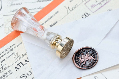 Winged Lion Latin Motto Wax Seal Stamp | S - Backtozero B20 - antique, Arrow, fortune, latin, latin motto, luck, Message, Retro, Signature, signaturehandle, success