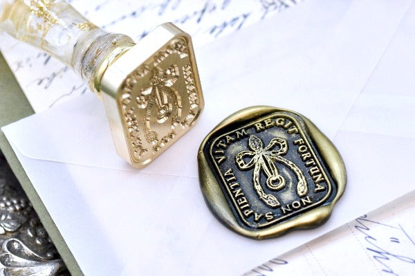 Wishbone Latin Motto Wax Seal Stamp - Backtozero B20 - antique, fortune, latin, latin motto, luck, Message, Retro, rounded rectangle, Signature, signaturehandle