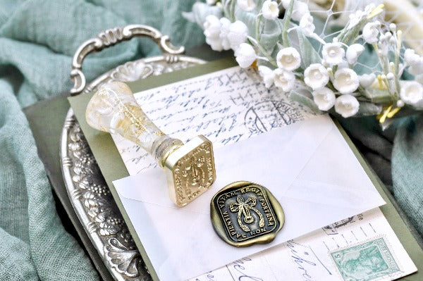 Wishbone Latin Motto Wax Seal Stamp - Backtozero B20 - antique, fortune, latin, latin motto, luck, Message, Retro, rounded rectangle, Signature, signaturehandle